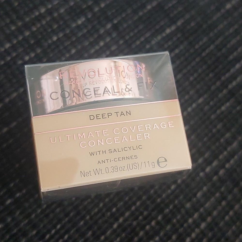 New makeup revolution‎ ultimate coverage concealer Deep Tan
